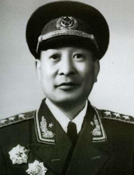 他未随红军长征却晋升上将，儿子成为少将军官，孙女如今已是一位全国知名的影视明星