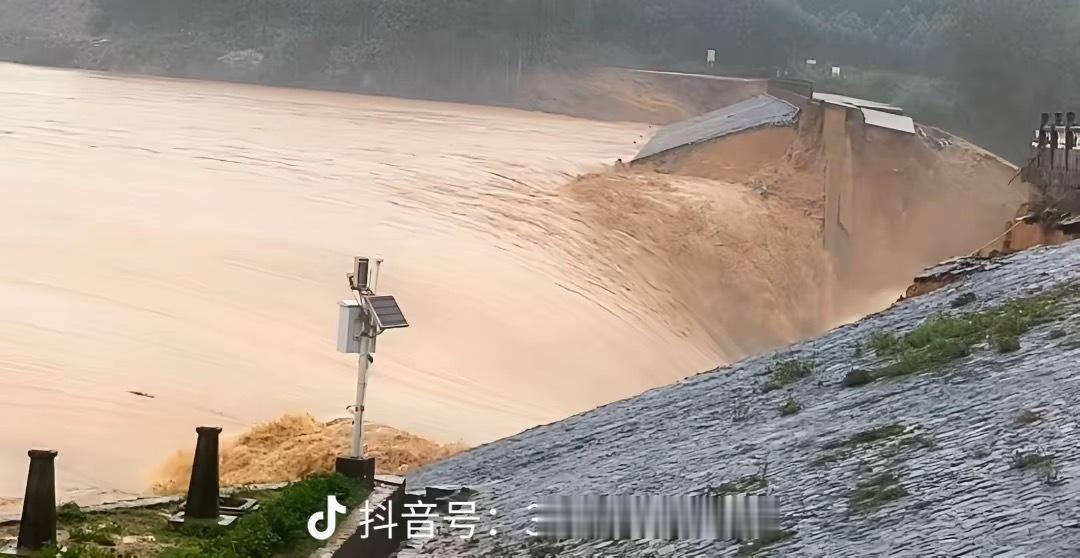 陌生人，我恳求你停下来几秒钟，为今天受难的广西老百姓祝平安