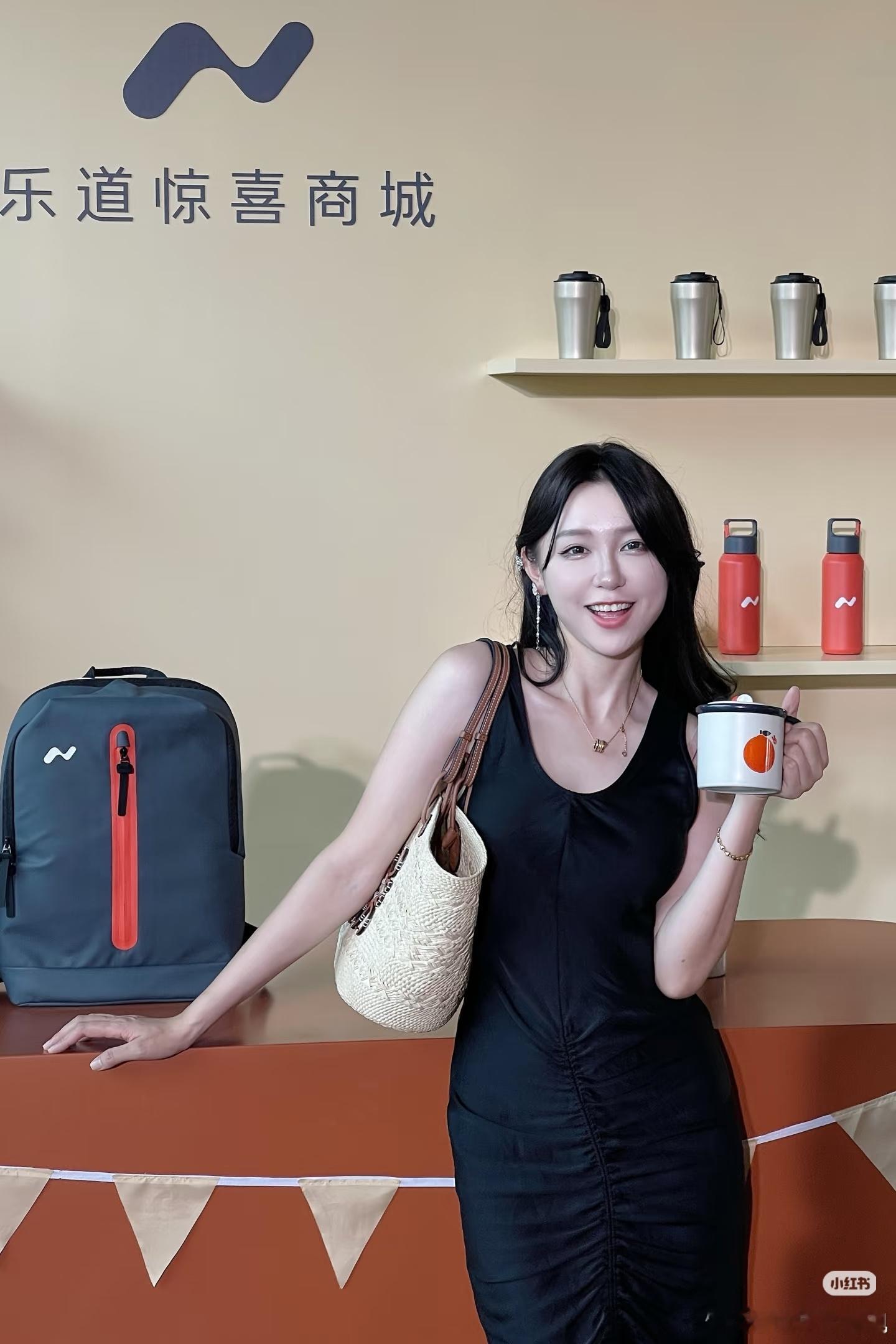 PQ教父今日行程分享:去黄山溜达两天，一路换电一路美景~“谁说女王座只能是副驾”