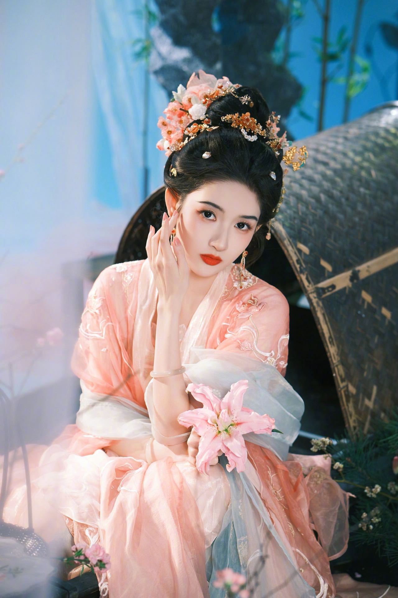 谁来给王玉雯递个古装本子让王玉雯穿古装的人出来挨夸！！王玉雯北京卫视春晚古装造型