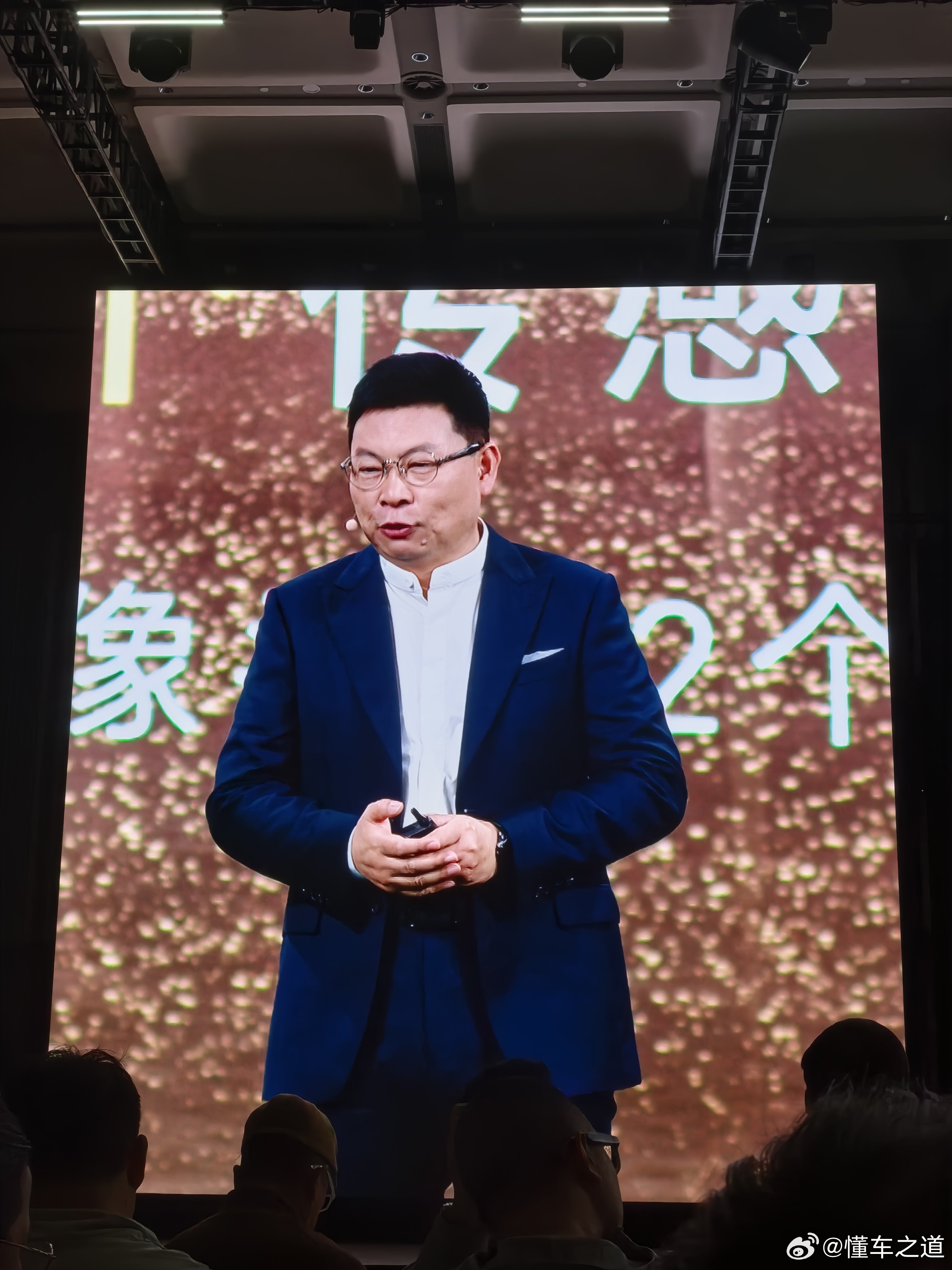 懂车之道讯 华为又放猛料，又超前了～搭896线激光雷达，上车尊界S800和问界M