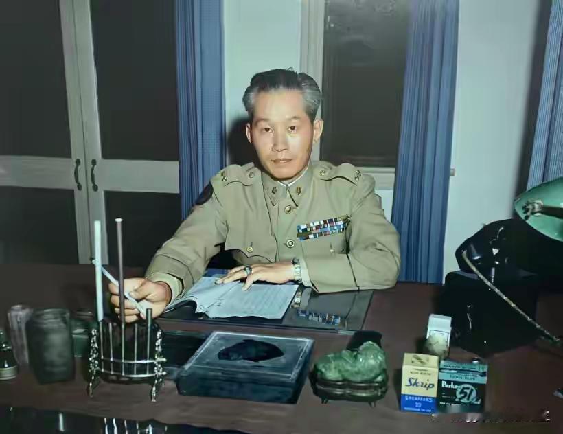 
晚年的孙立人与两位夫人，儿子的合影，夫人相处融洽，儿女优秀

孙立人将军与他