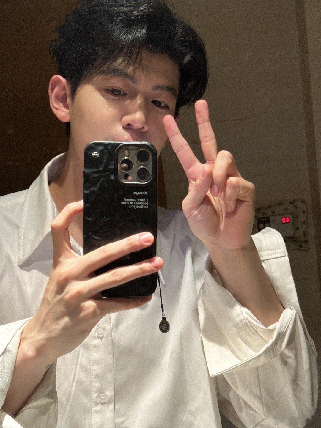 来手动比个✌️朱俊畅[超话] ​​​