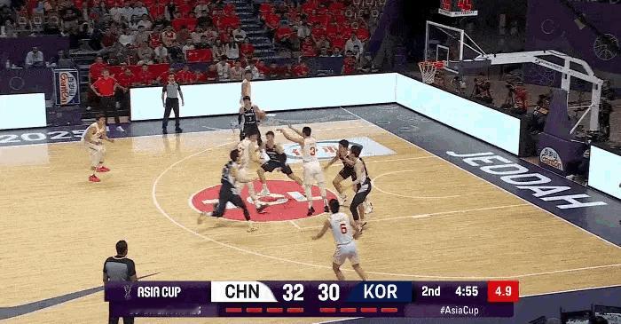 目前半场休息，中国男篮半场46-35领先韩国11分！ 王俊杰15分5篮板胡金秋6