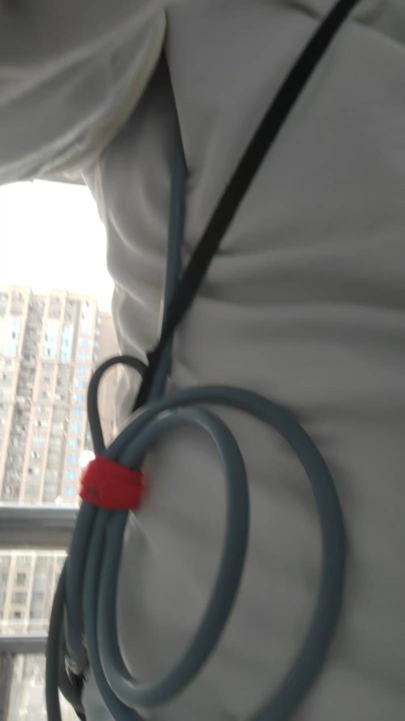 大家也多注意身体别跟我一样年龄轻轻就过上了老年人的住院生活身上挂着一堆的设备 ​