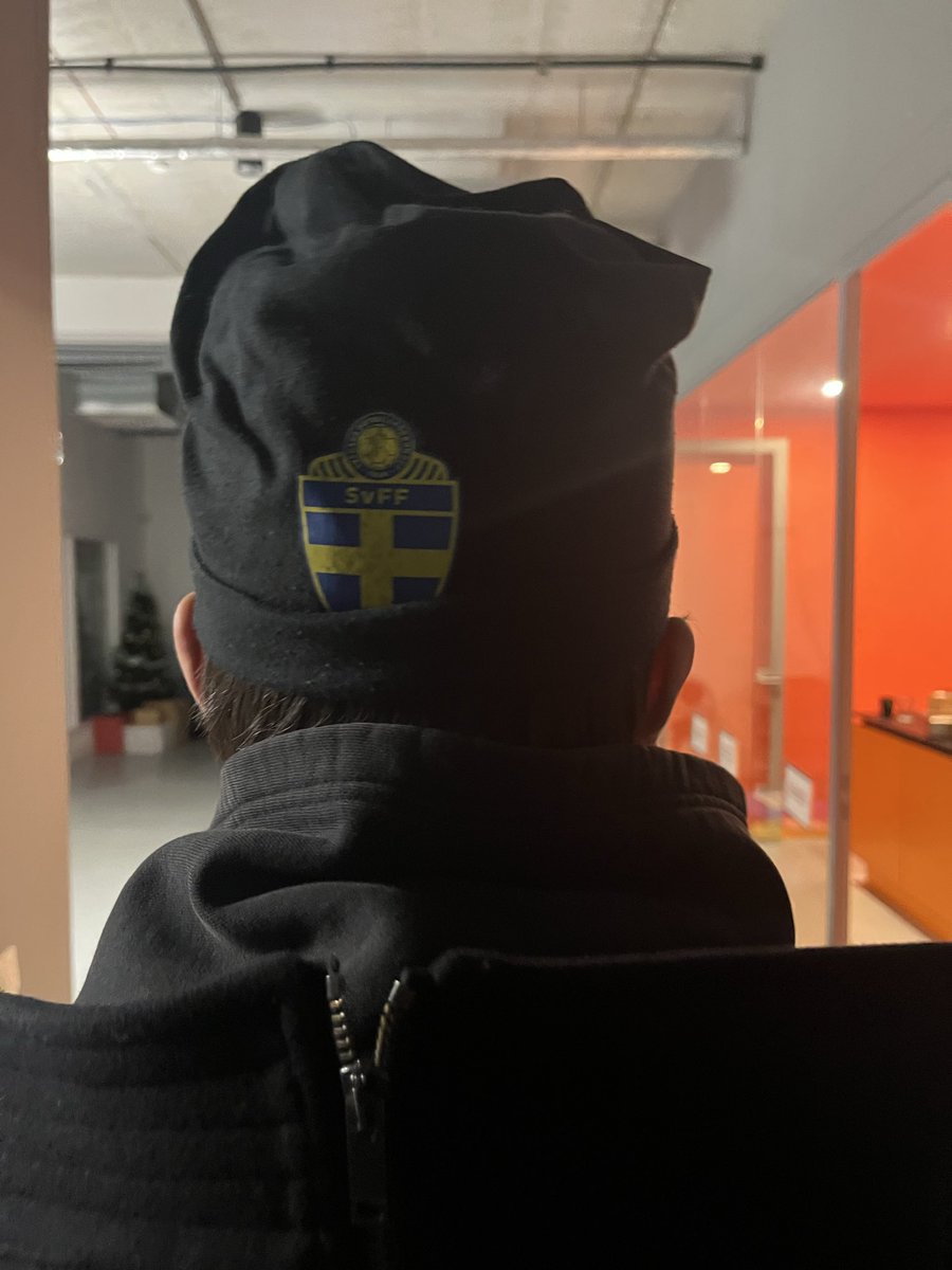 Boaster发布一张后脑勺照片，并显示“提及人物Leo”