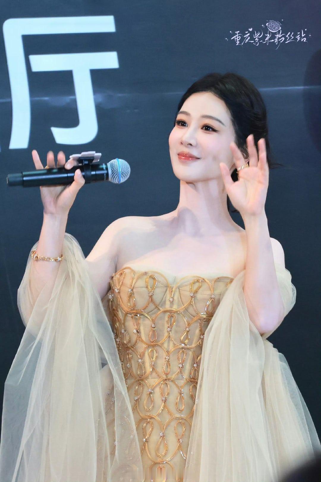 杨紫有种气血充足的美杨紫都瘦成啥样了杨紫 这姐姐的状态太顶啦！迷死我啦