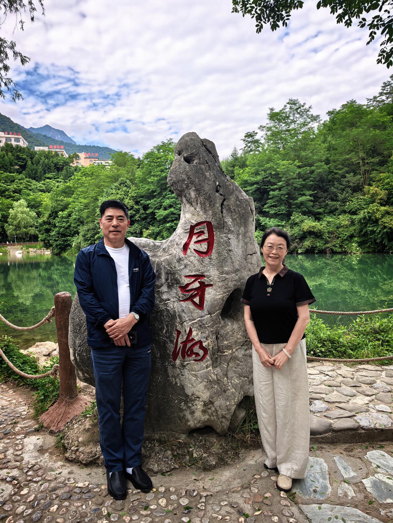 观三湖碧水，偶遇旅途暖心趣事
 
7月15日，原计划奔赴狼渡滩草原，奈何天气预报
