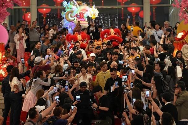 【On.cc】陳山聰賀歲片首映獻鼓技　承諾票房報捷扮兔女郎視帝陳山聰、梁烈唯（唯