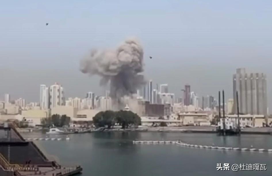 把这两条信息联系在一起就很有意思，
一条是美国否认了伊朗关于美军在中东地区遭受了