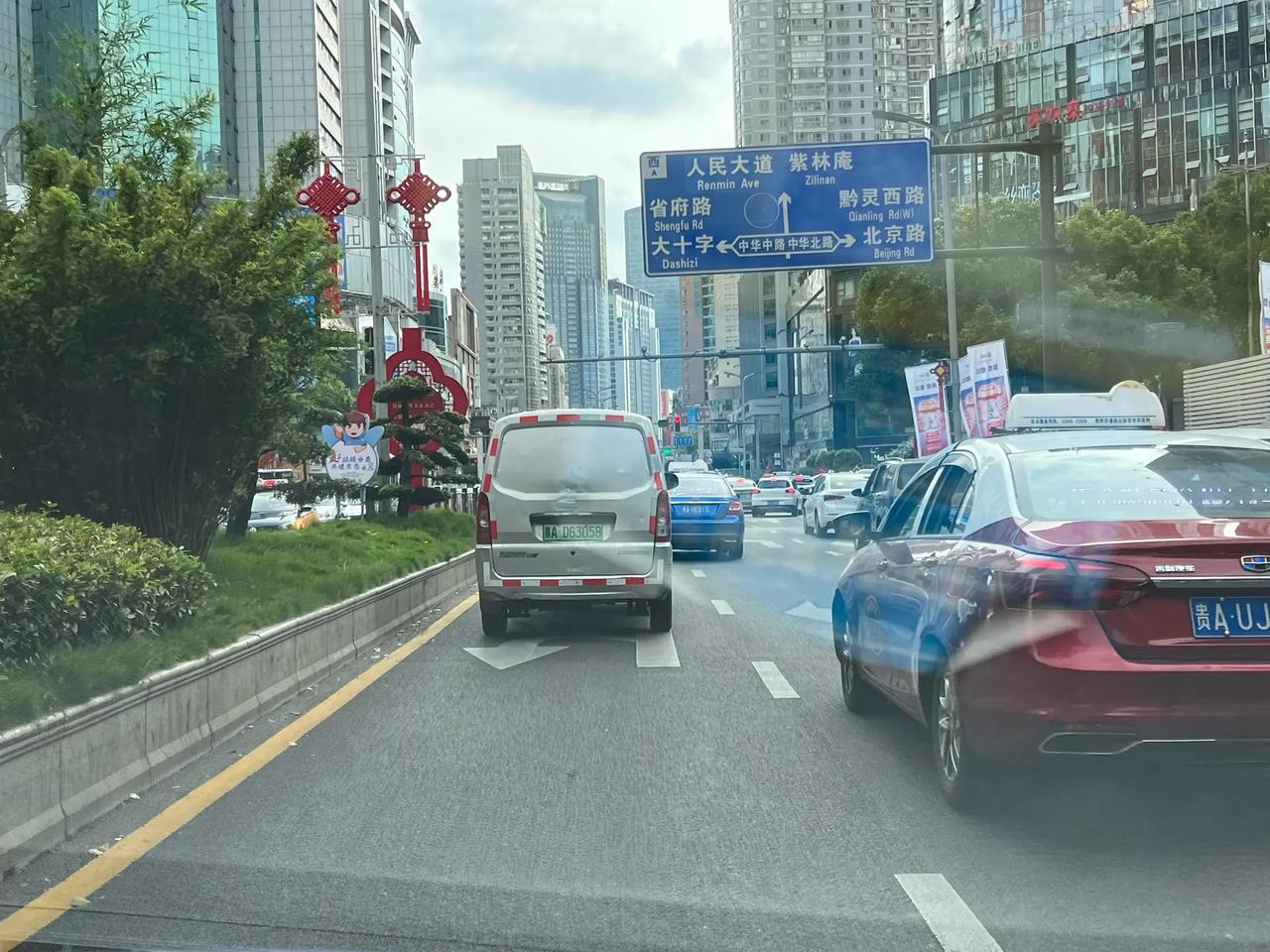 于海青：为何说到了贵阳不能不去甲秀楼？ 前几年贵阳的发展有目共睹，可以说有一个快