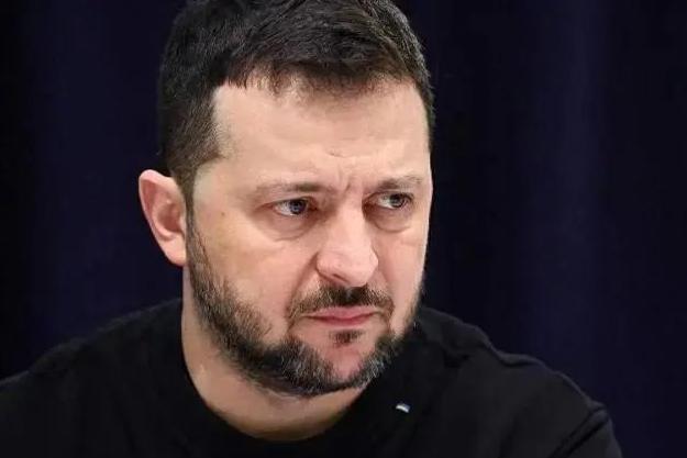 凌晨刚过基辅市民还在睡梦中，突然一声巨响划破夜空，俄军的无人机和导弹密集袭来，整