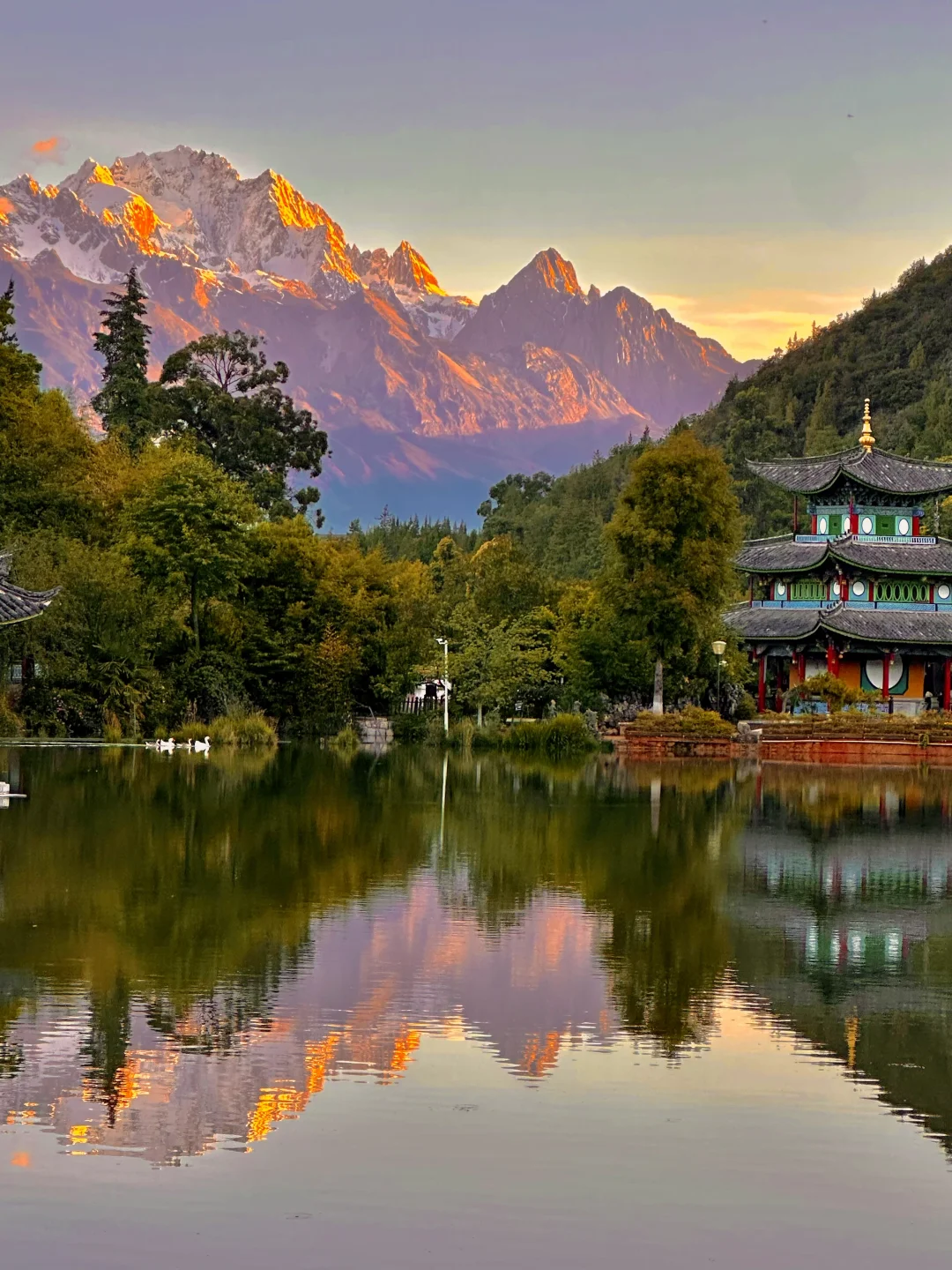 丽江…据说看见日照金山的人会幸运一整年