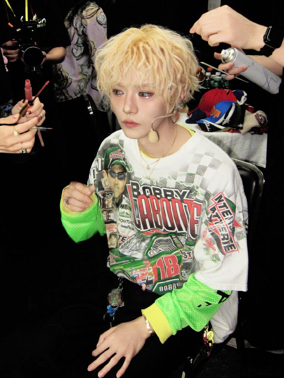 鹿晗｜随便一拍就是王炸，后台生图也是神级颜值，毋庸置疑的美貌👏鹿晗补妆照