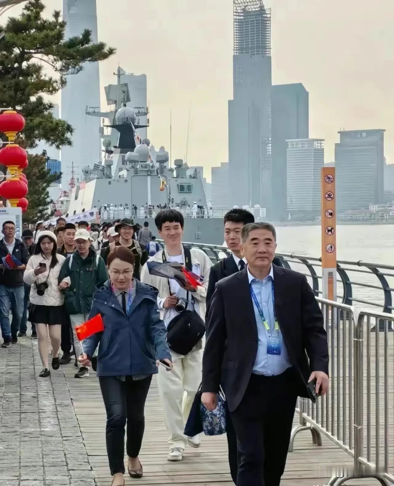 中国海军在两位军事专家评论下已经是世界强军了！
     4月23日是中国海军节