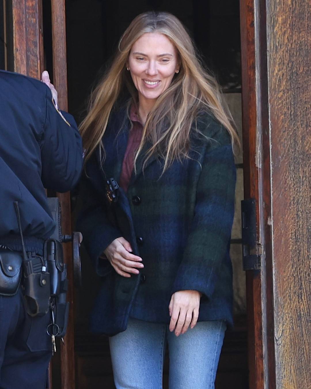 驱魔人翻拍 斯嘉丽·约翰逊被拍到在导演迈克·弗拉纳根翻拍版《驱魔人》片场，与切瓦