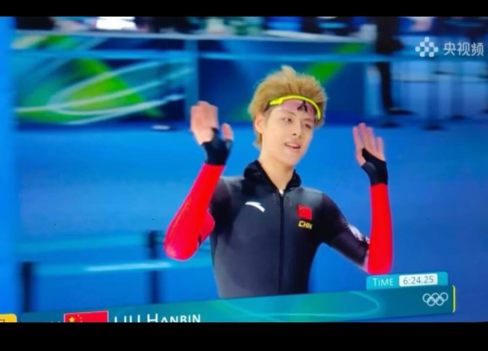 刘瀚彬冬奥会闭幕式vlog19岁刘瀚彬的闭幕式vlog温暖又治愈，头戴齐天大圣头