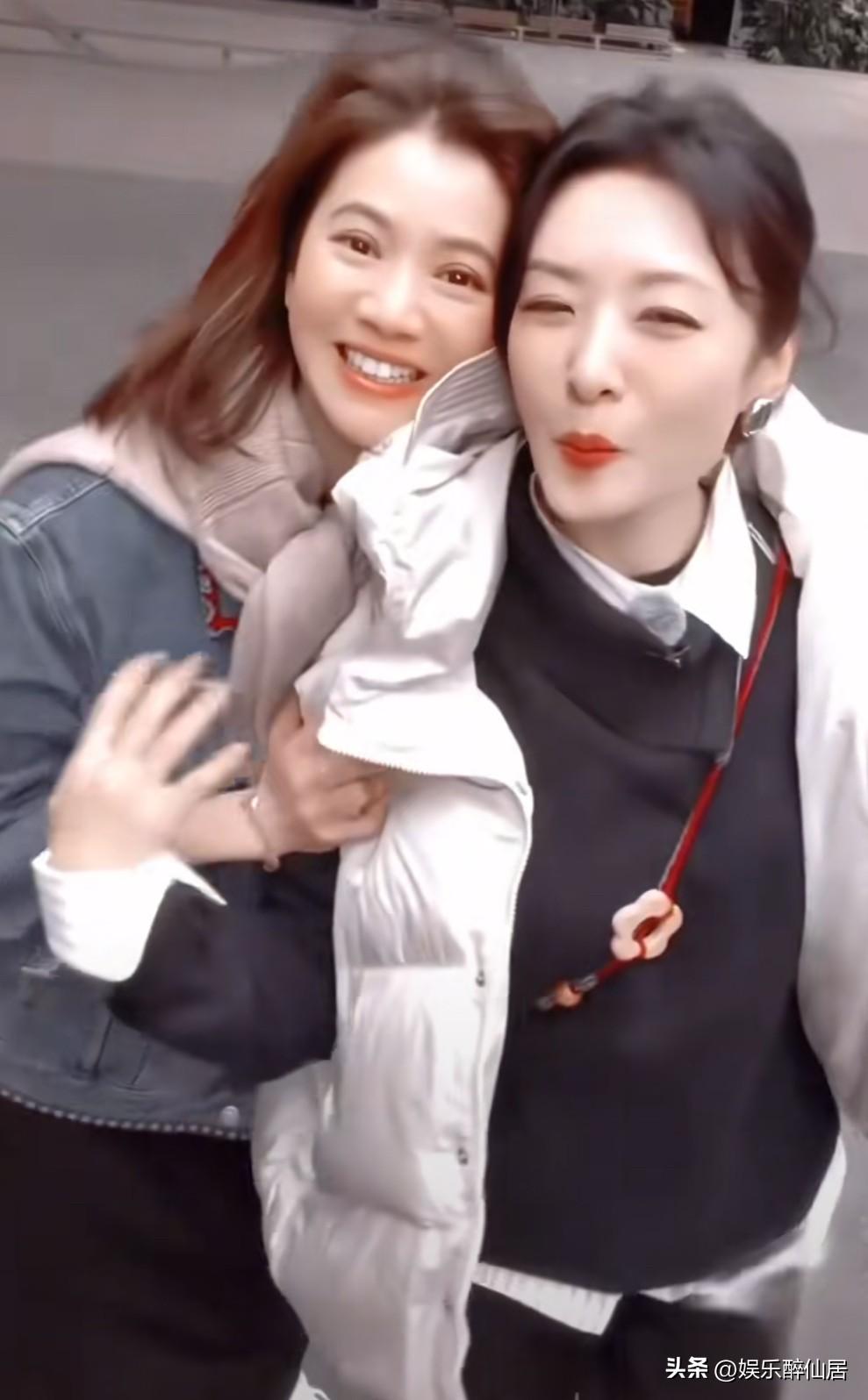 发现一个事，娱乐圈袁咏仪这人缘不得了，不光跟演员圈的朋友们玩的好，这与主持界的周