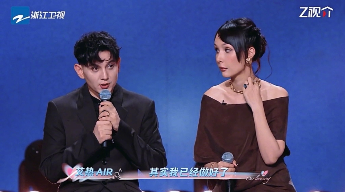 艾热参加综艺为新专辑做局艾热在《天声一对》发布会也太实在了[允悲]被问新专辑进度