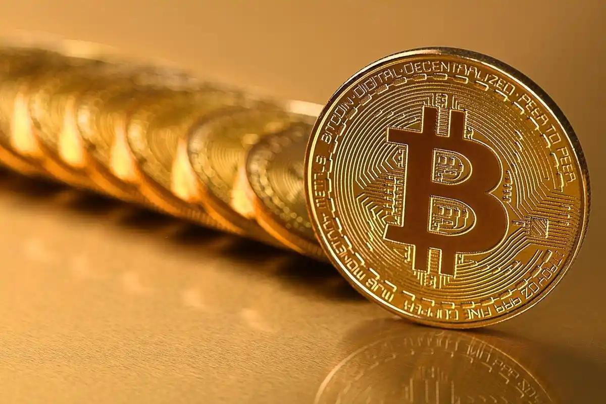 [月亮]很多人不知道的是比特币其实永远也挖不完。比特币总量2100万枚，这是程序