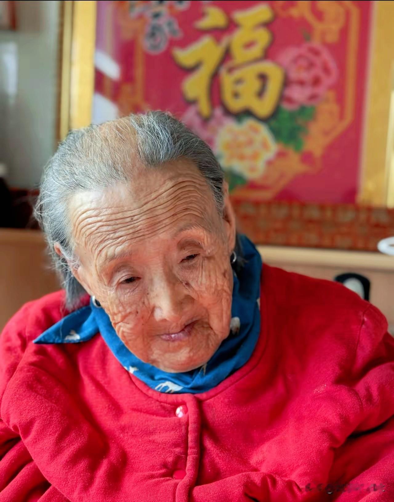 101岁的太奶奶，送走了三个女儿四个儿子，家里本该是五世同堂的热闹景象，可真到了