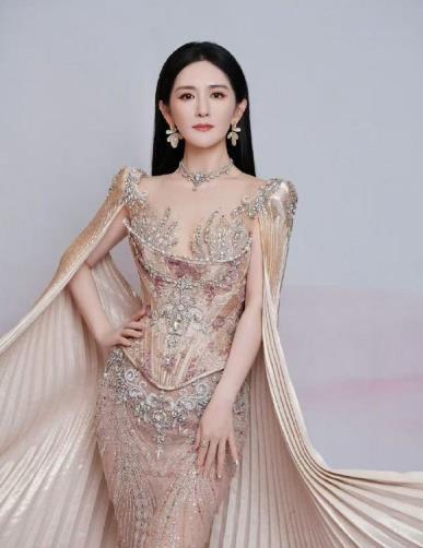 谢娜恳请不要将镜头对准孩子 有媒体拍到谢娜带双胞胎女儿上课 ，“太阳女神”谢娜对