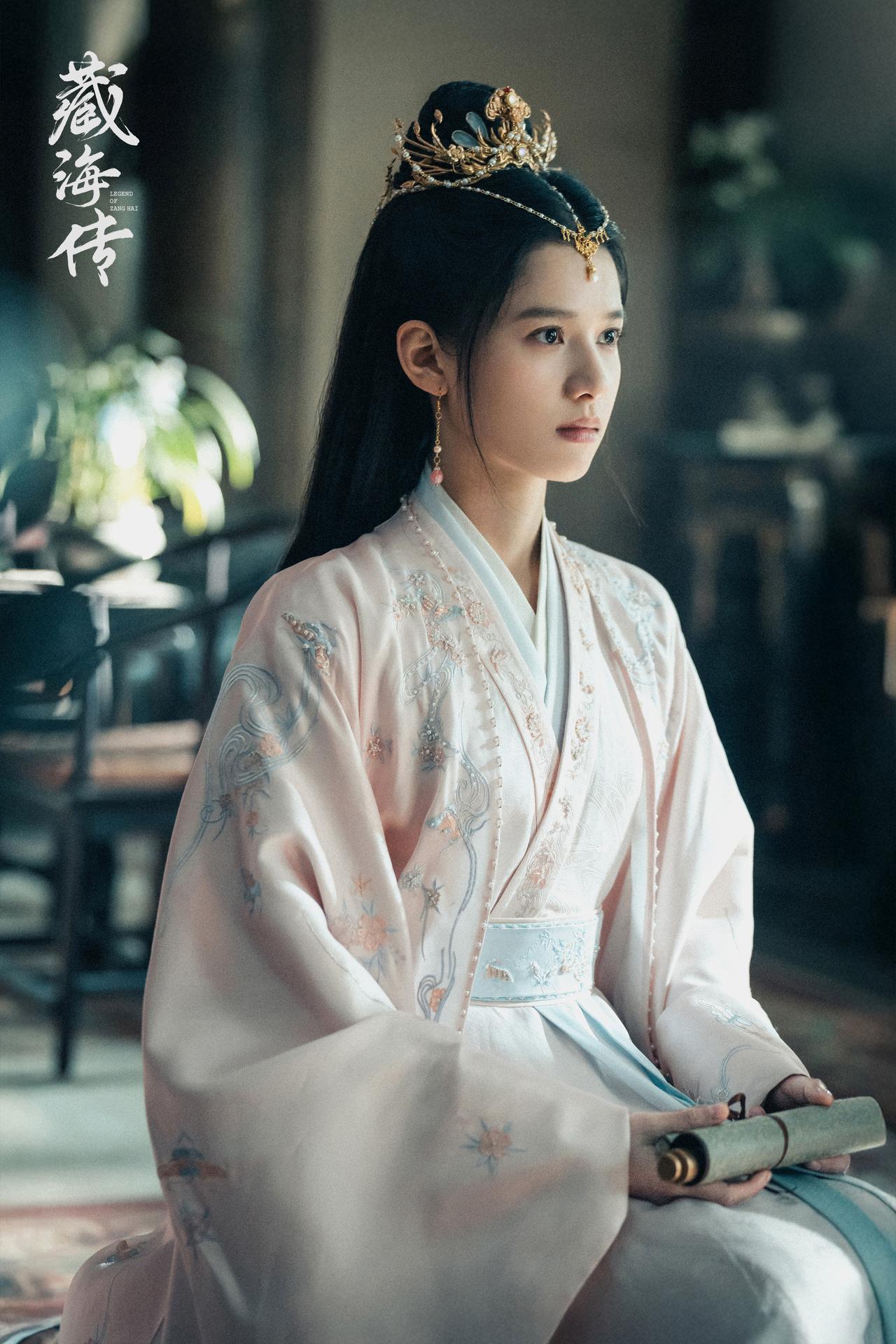 35岁的女艺人，45岁的男艺人，仍是娱乐圈的中坚力量。
导致很多的00后完全没有