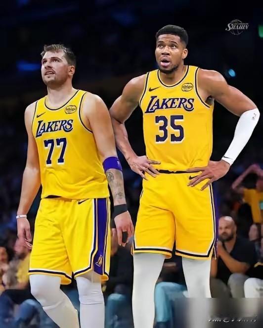 丹尼-格林认为东契奇字母哥球风不搭不会有化学反应
近日，前马刺队球员丹尼格林在节