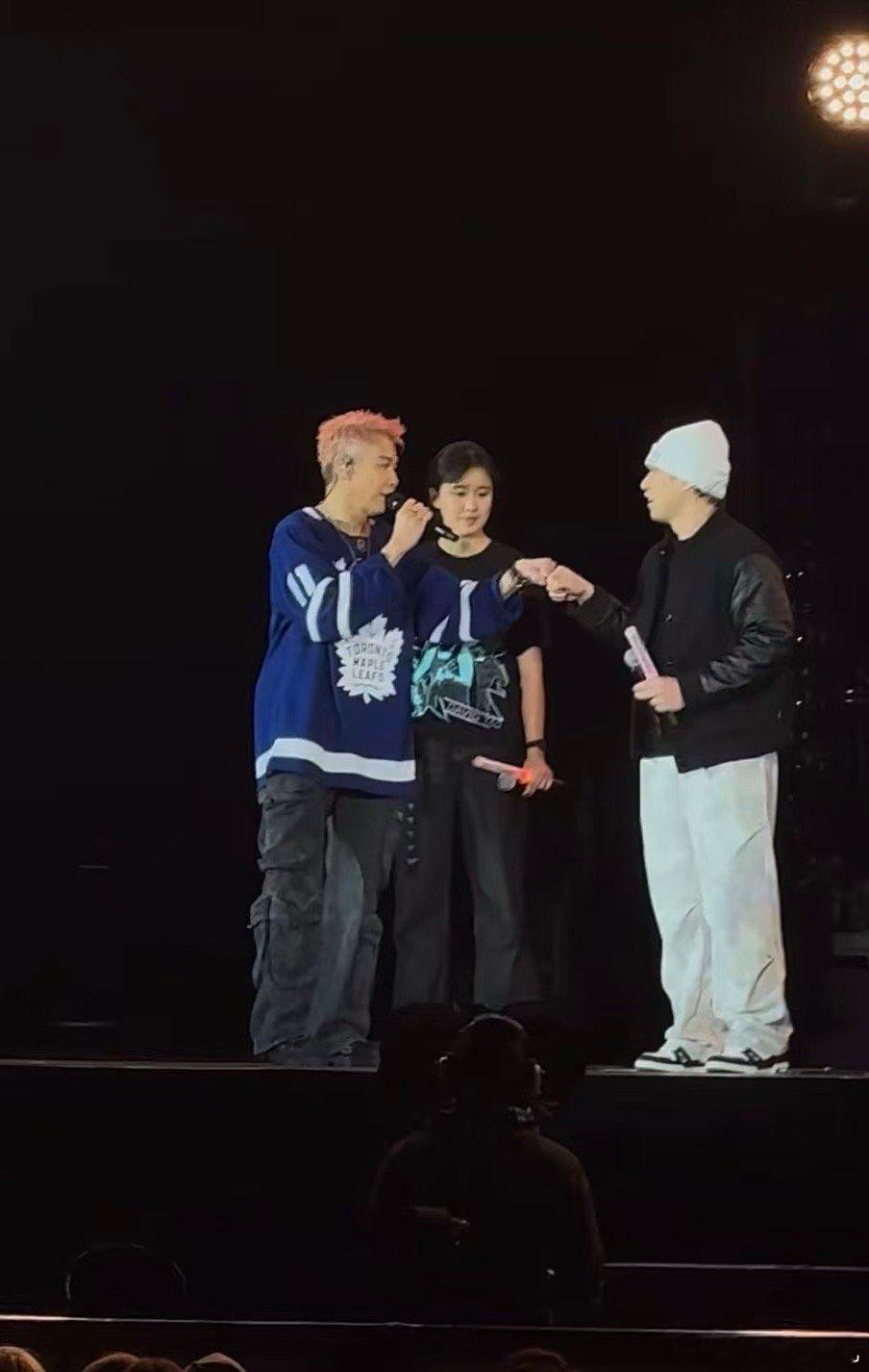 王嘉尔陶喆 莫名的关系网 陶喆演唱会惊现王嘉尔“野生联动”！上台歌迷撞名Jack