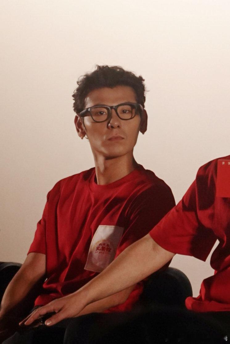 蒋奇明路人盘蒋奇明是话剧出身内娱难得的实力派演员，话剧多年修行，拒绝套路化表演。