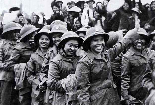 1979年，越南女兵混入我军队伍，并使用了很多阴险手段。为了识别这些女兵，有人提