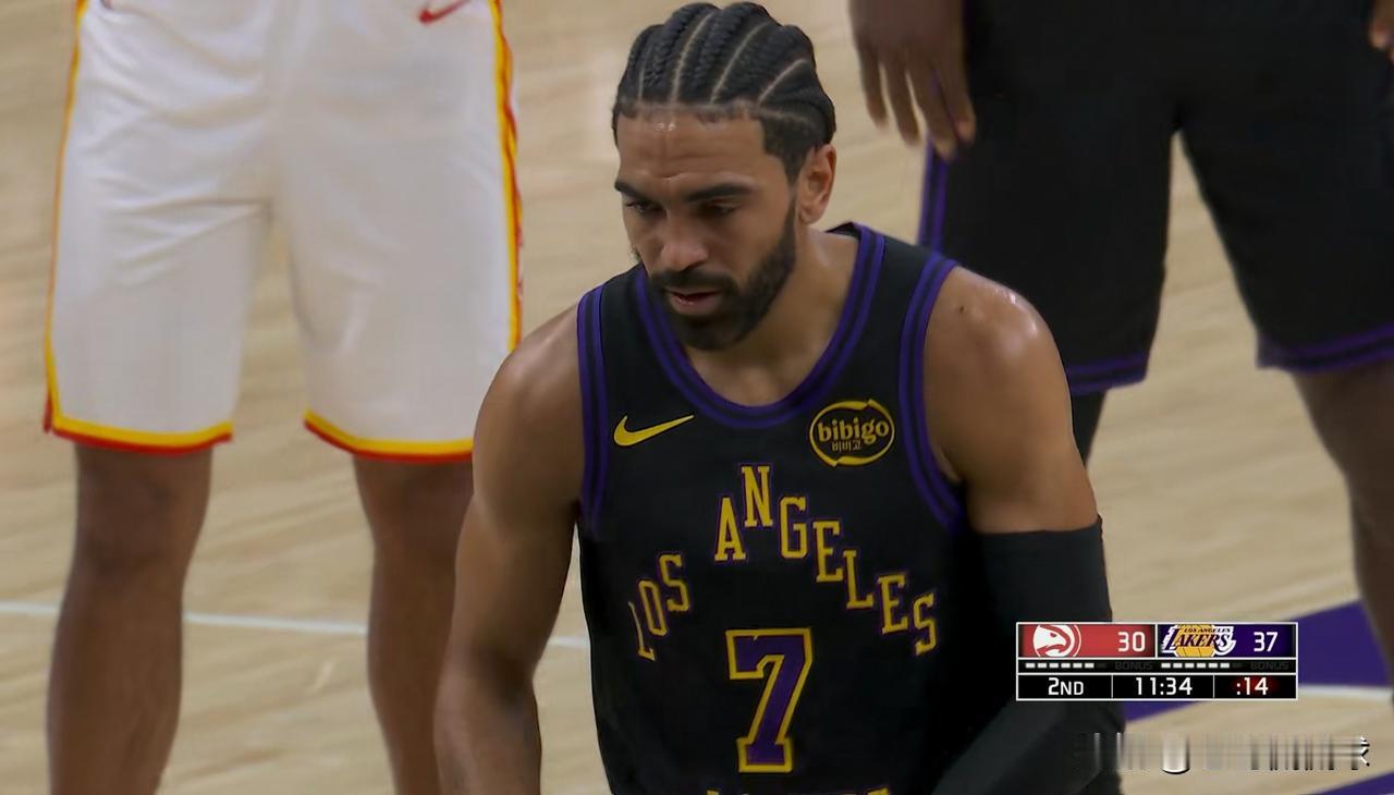 湖人大将文森特真是不负众望！在今天湖人主场迎战老鹰的上半场比赛中，手感火热的文森