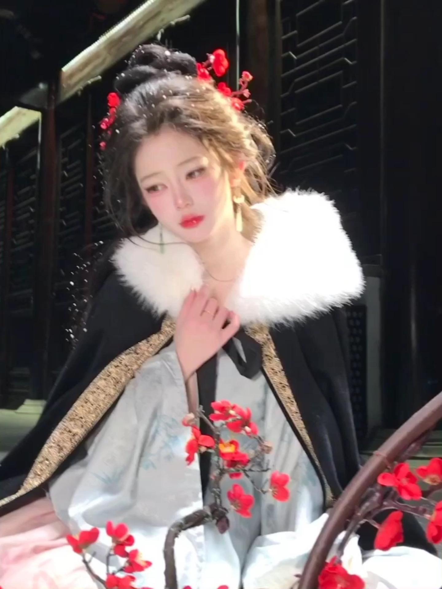 折戟沉沙秋水溟 繁花落尽君辞去
