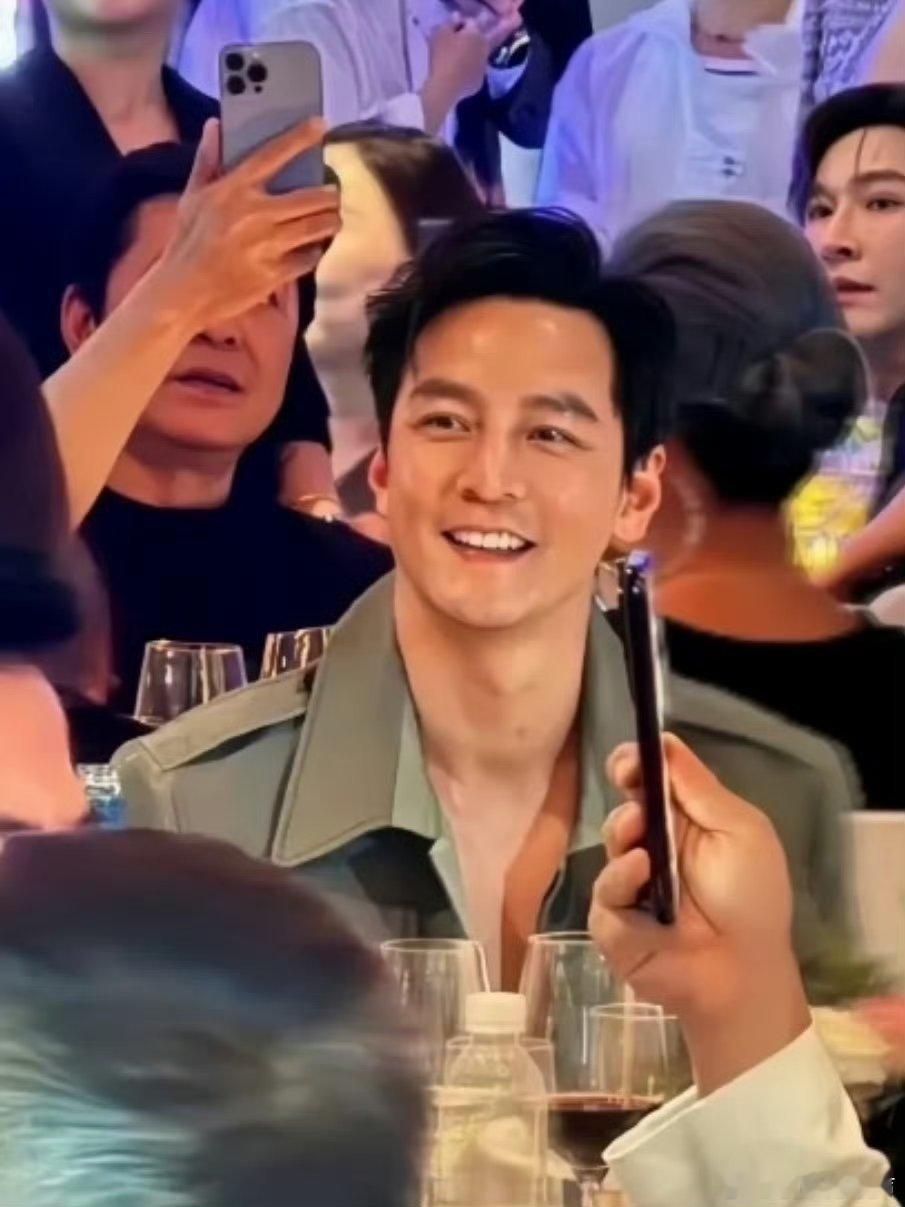 吴彦祖再再再再再就业 51岁吴彦祖简直是岁月冻龄！建筑师+英语老师+设计新秀多重