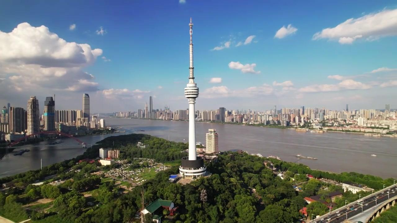 武汉2月财政收入增长平稳！

武汉2026年1-2月财政收入为371.73亿，增