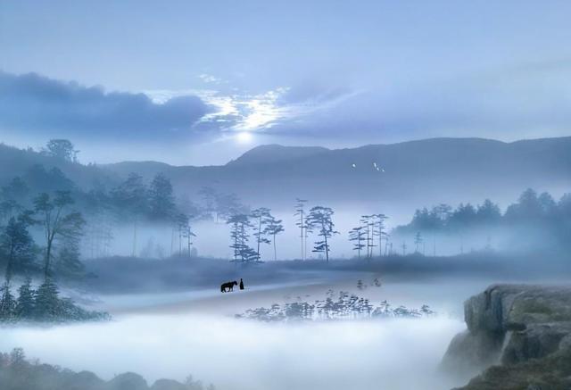 公元1188年冬，铅山雪深，炉火微明间，铁蹄踏冰河的往事奔涌而至。陈亮来访那夜，