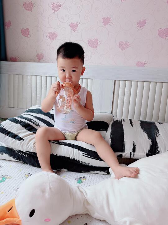 人类幼崽喝水难题？这杯子救大命💦