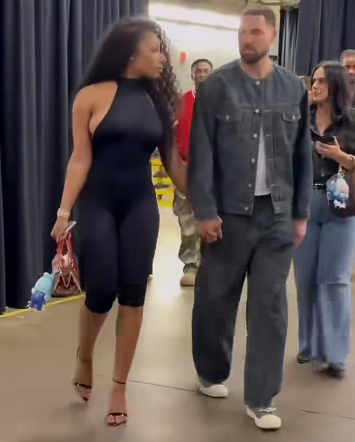 克莱和他的女朋友，两个人疯狂秀恩爱💏nba ​​​