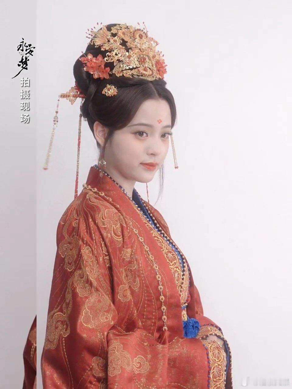 #欧阳娜娜[超话]##欧阳娜娜新中式婚服定妆# 自带的儒雅和恬静的美感，就让人瞬
