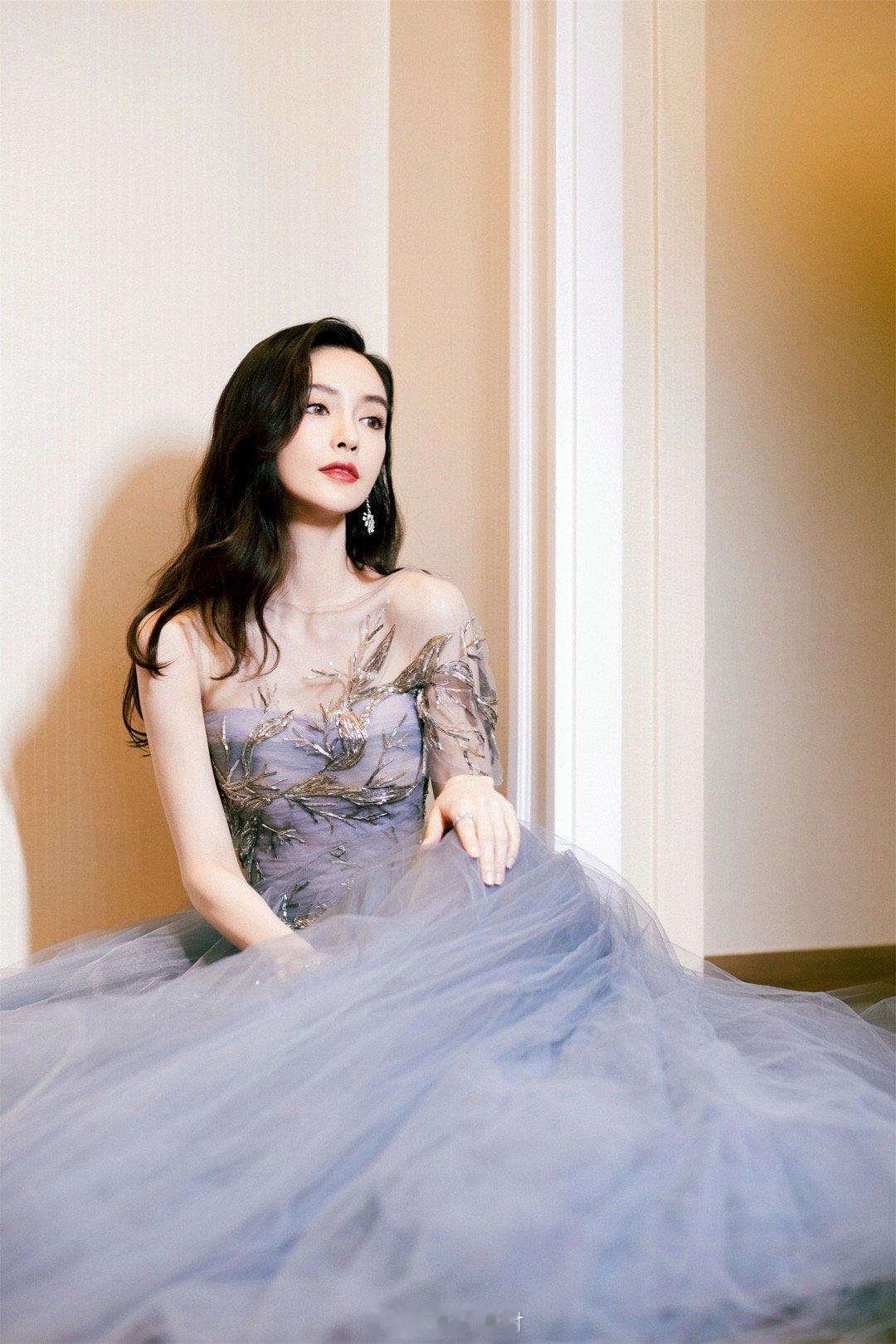 Angelababy[心][爱你][舔屏][色][色][舔屏][色] ​​​