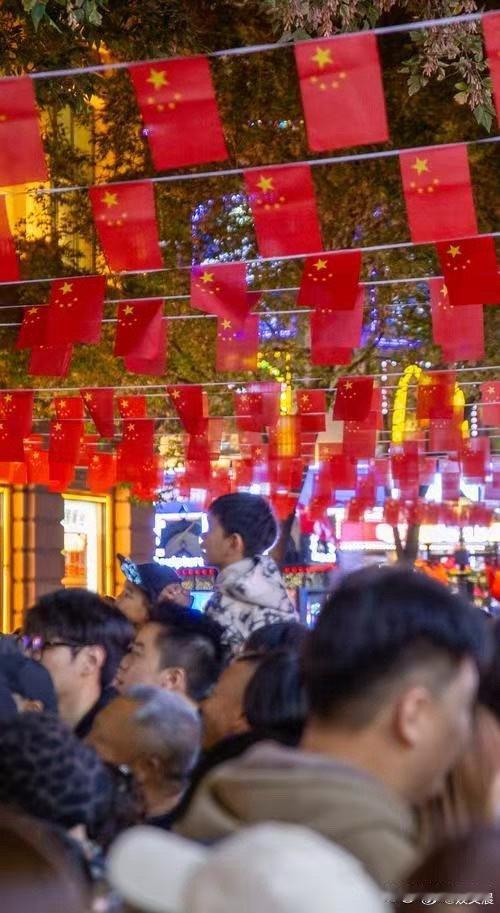 国庆出行已经开始卷人脉了 互联网人脉能不能告诉我在国庆假期去哪里玩才能够做到又好