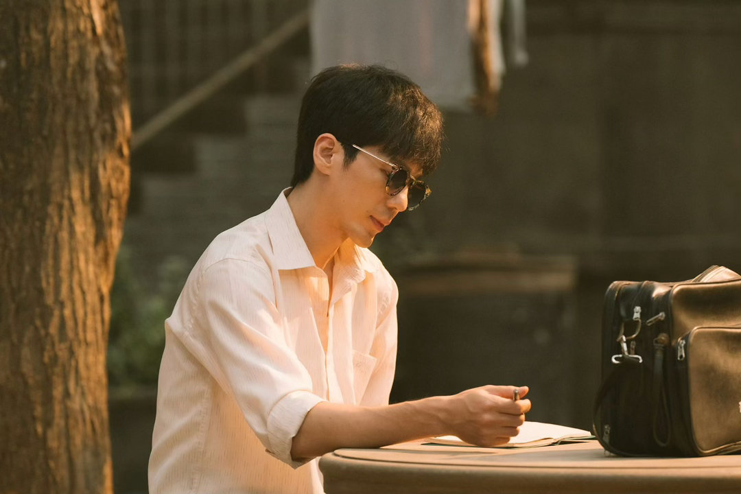 张凌赫包场冬去春来冬去春来 跨年晚会上张凌赫和章若楠的合唱还在循环，转头他就给新