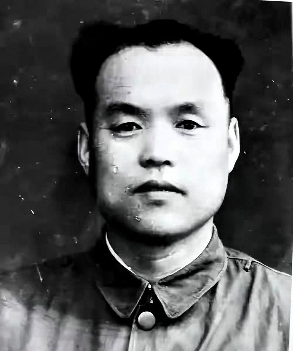 开国大典前夕，朱光从长春调往广州赴任，途经北京到中南海向朱德辞行，没想到毛泽东也