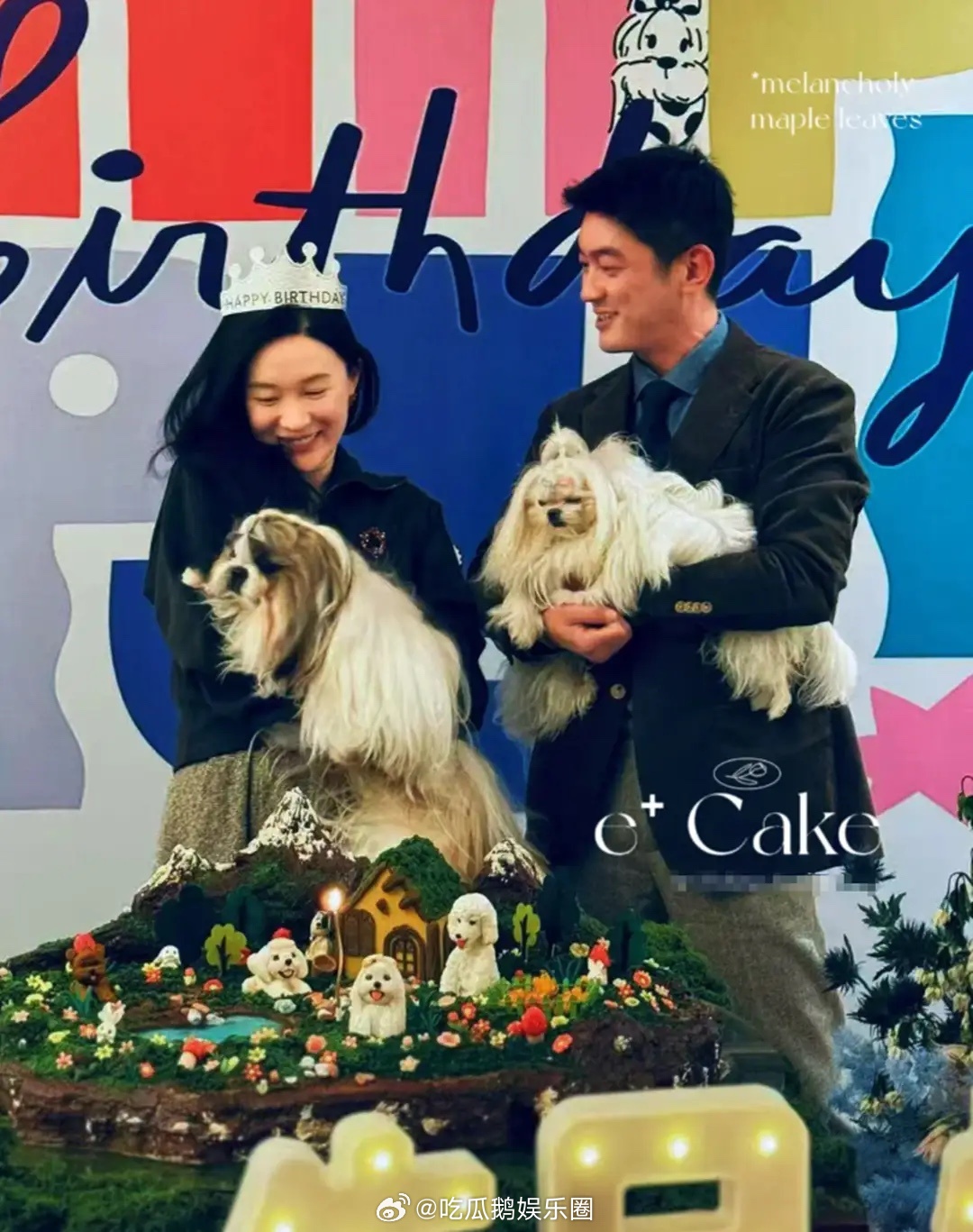 霍思燕庆45岁生日，杜江抱爱犬陪伴在旁，看老婆眼神格外宠溺！ ​​​