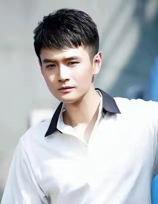 王媛可因丈夫长得太帅倒追5年，婚后生下双胞胎，取名一模一样