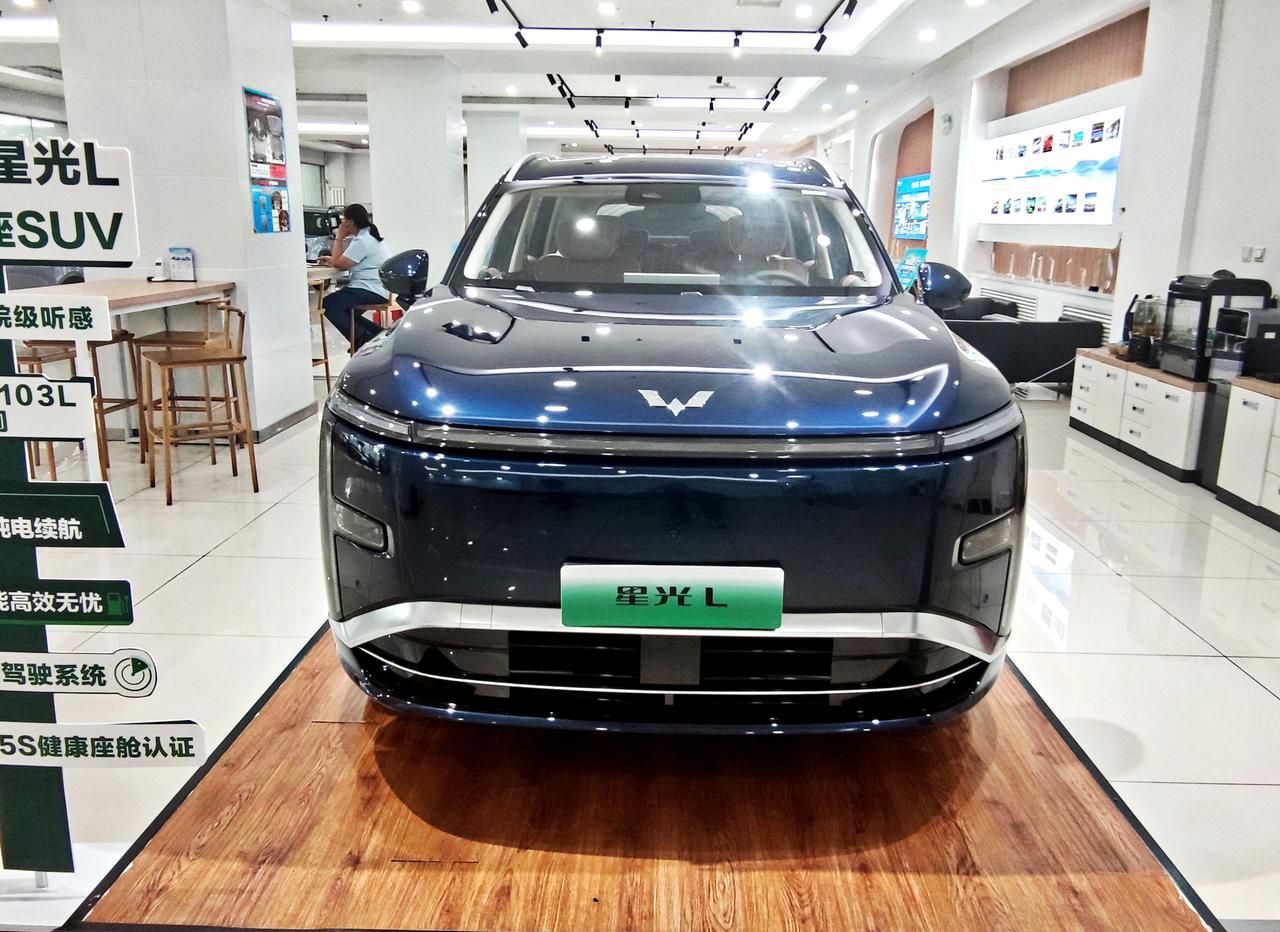人民的大六座SUV《星光L》
   全新星光L现已全面开启预售，全国门店可试驾、