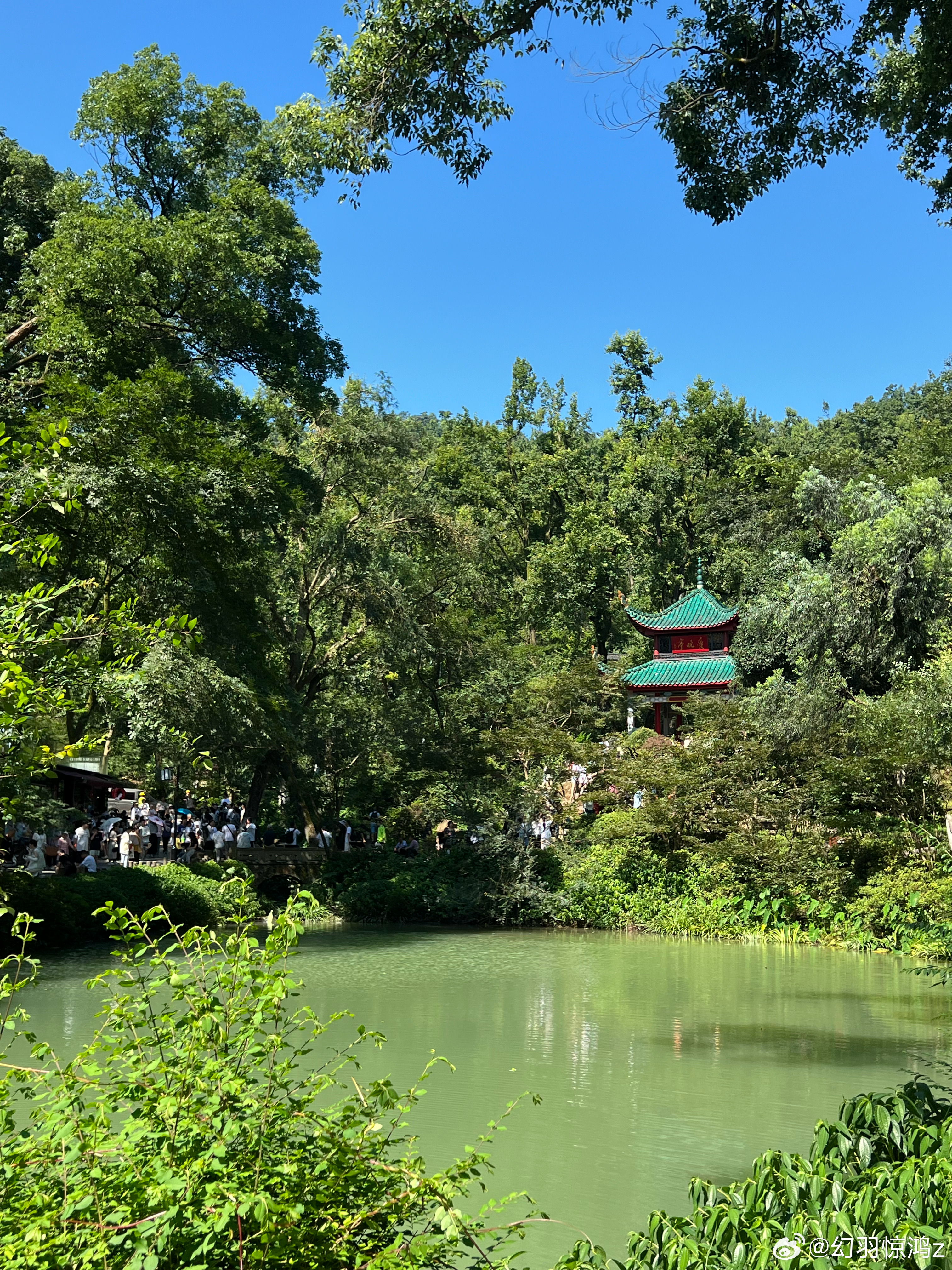 岳麓山是世界罕见的集“山、水、洲、城”于一体的景区，同时也具有深厚的历史文化底蕴