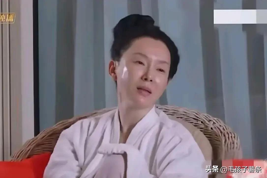 没认出来，要不是看节目，绝对不会相信这是陈数，只能说化妆化的太好了。
陈数素颜，