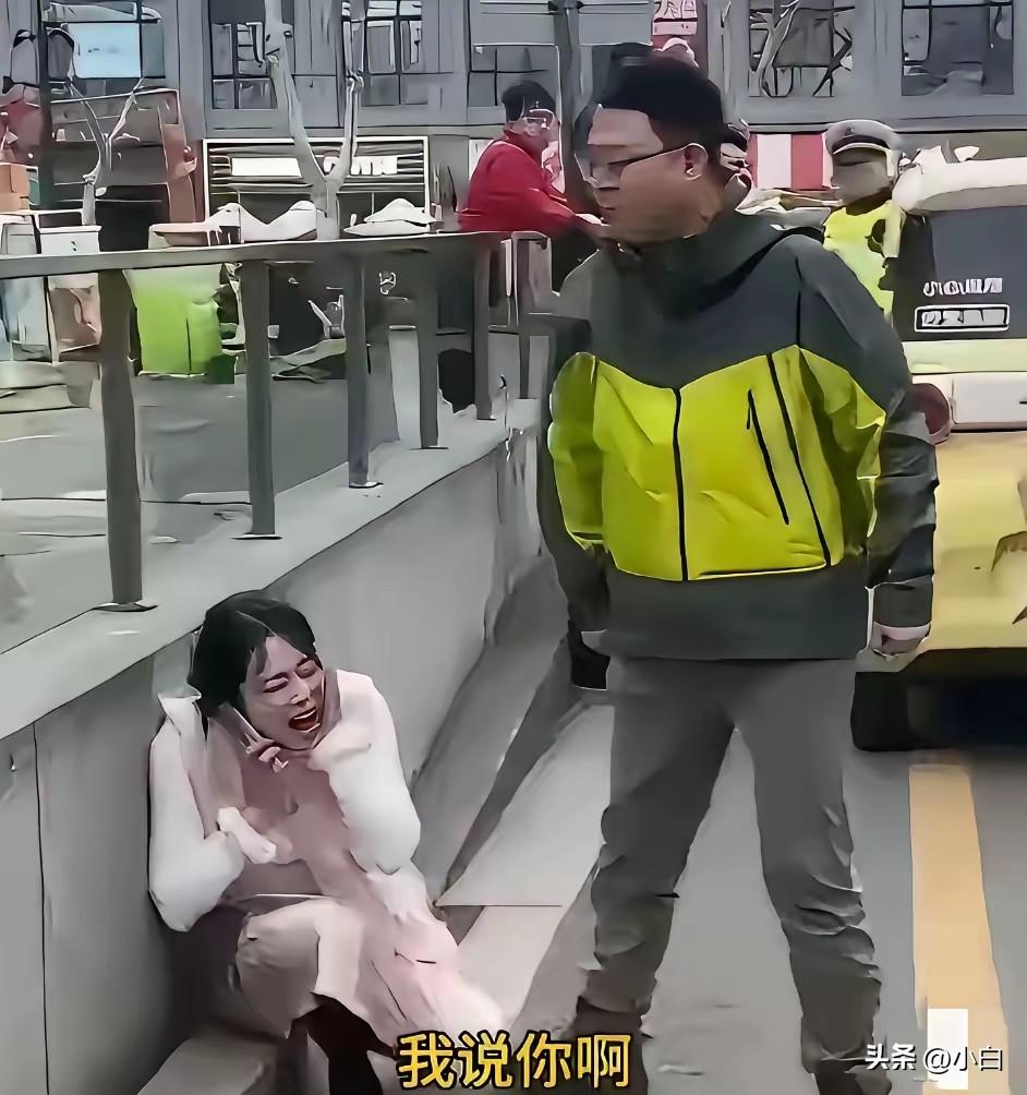 怪不得女司机被男司机打了一耳光，
围观的群众都喊“打的好！”。
不是这个男司机素