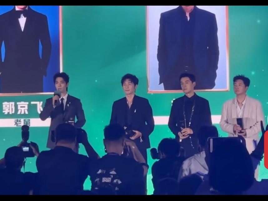 一直很欣赏胡歌的从容谈吐，口才温润又有深度，这次白玉兰晚会肖战的发言却格外惊艳我